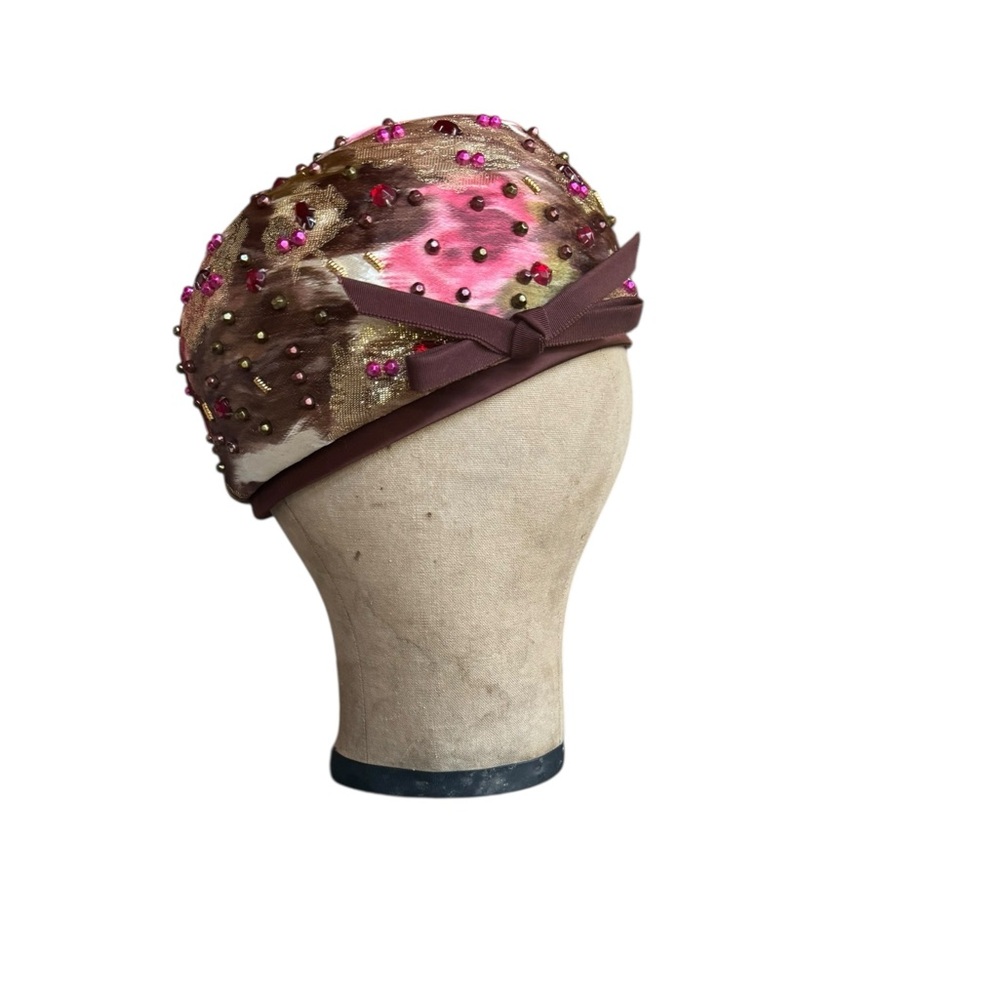 1940s Francois Paris New York Close-Fitted Cap w/Floral Pattern w/Pink & Gold To